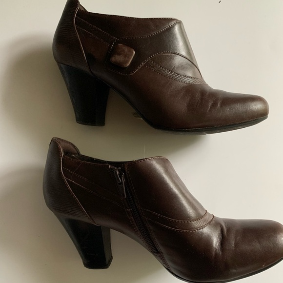 Clarks Shoes - Clarks Bendables Booties Brown size 9